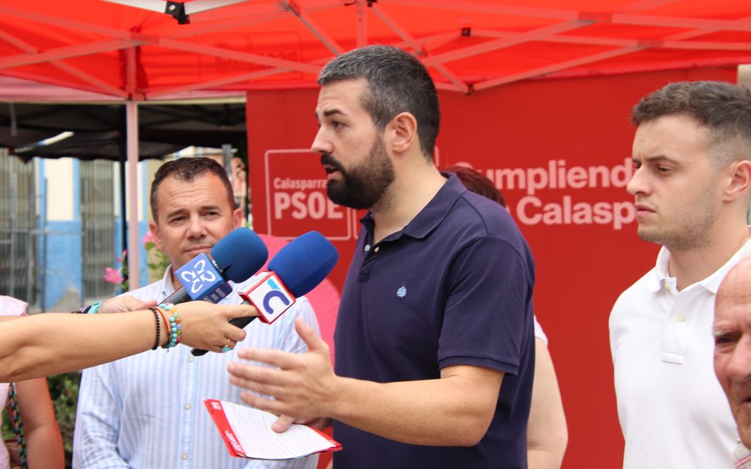 Repartimos nuestro programa electoral en el mercado semanal